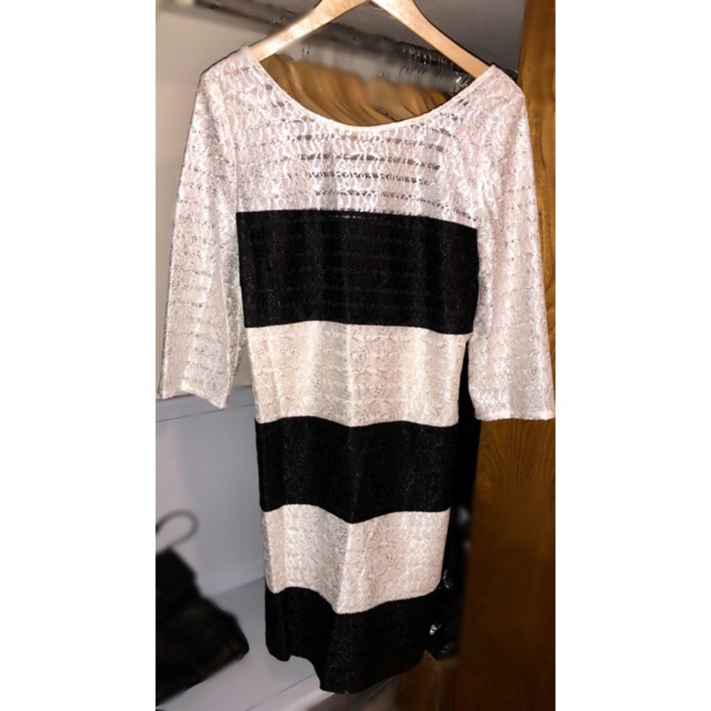 Jessica Simpson; Black; white; dress; sleeves